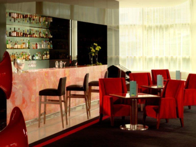 シェラトン ポルト ホテル&スパ エクステリア 写真 The bar at the 101 bar