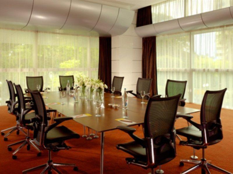 シェラトン ポルト ホテル&スパ エクステリア 写真 A meeting room